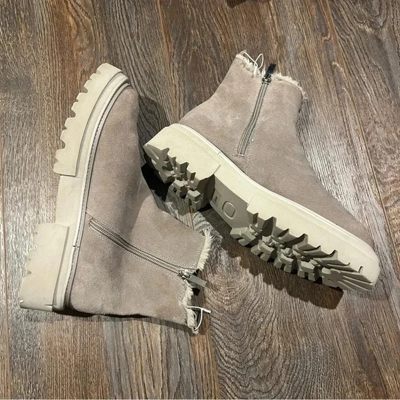 Steven New York Arian Chelsea Boot Like New size 6.5 Grey Lug soles faux fur - Picture 3 of 11